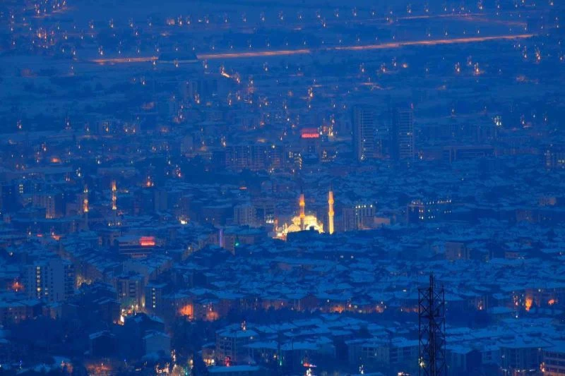 Karla kaplanan Harput’ta gece ışıkları ile görsel şölen

