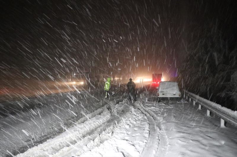 GÜNCELLEME - Denizli-Antalya kara yolu kar yağışı nedeniyle ulaşıma kapandı