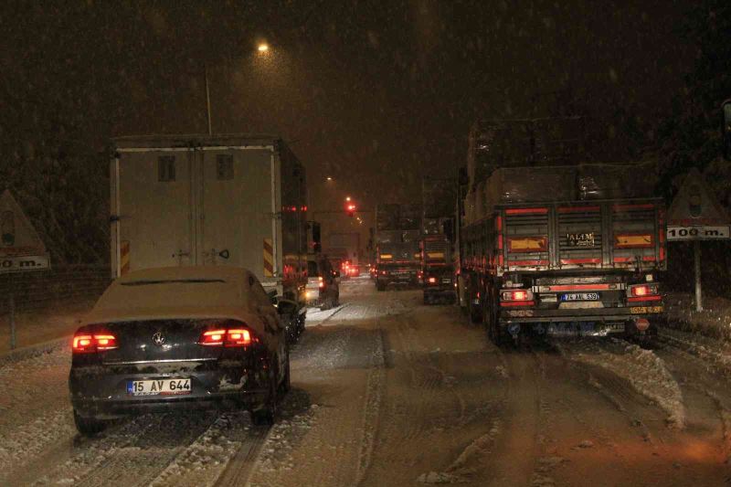 Burdur-Antalya ve Burdur-Isparta karayolu ulaşıma kapandı
