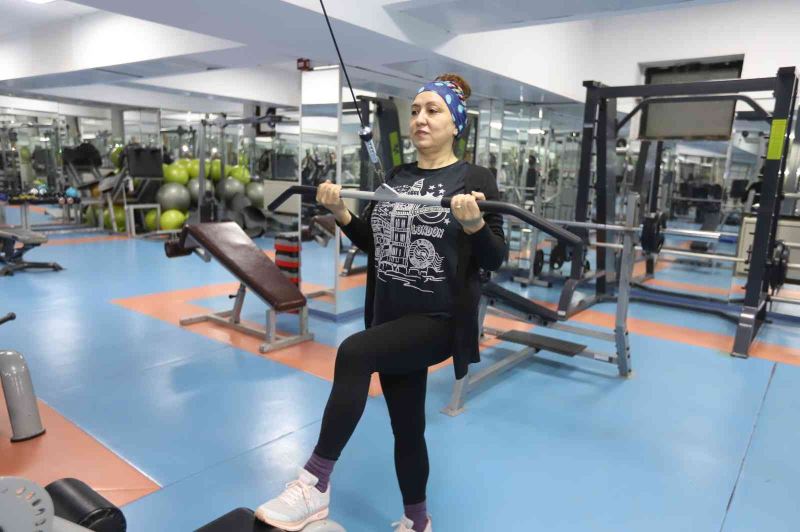 Kifoz hastası Zeliha Fırat, sporla duruşunu düzeltti
