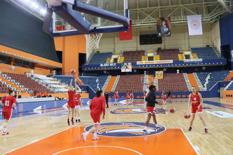 Ukraynalı kadın basketbolcular savaşın son bulmasını istiyor
