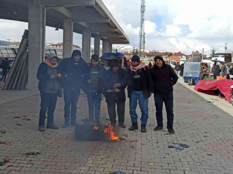 Esnafın ekmek parası için eksi 10 derecede soğukla mücadelesi

