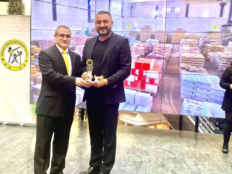 Artukbey Kahve yılın en az şikayet alan marka ödülünü aldı
