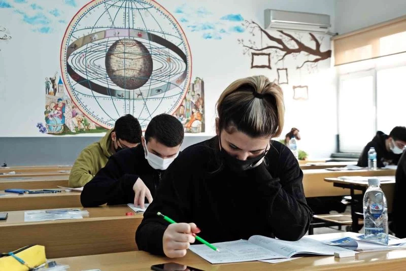 Gençler TYT provasında ter döktü
