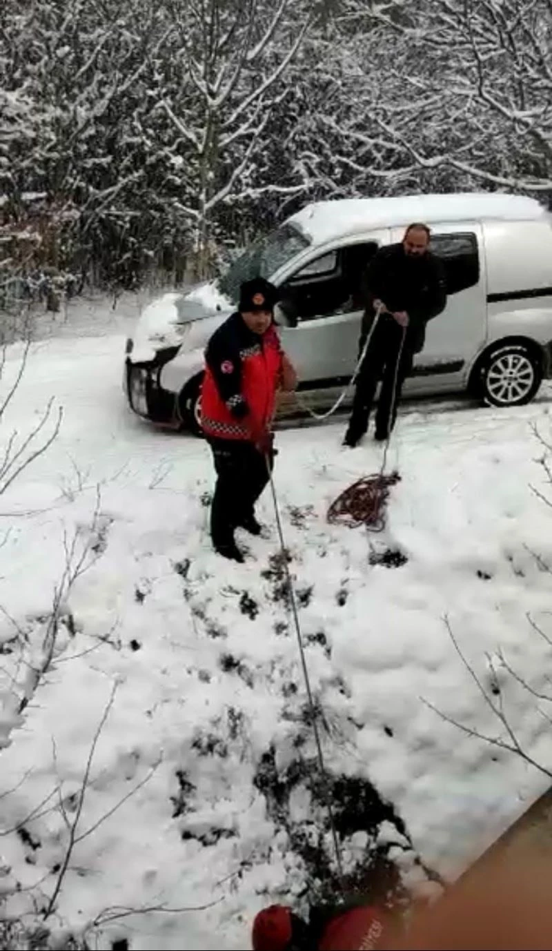 İtfaiye erleri derede mahsur kalan baykuş için seferber oldu
