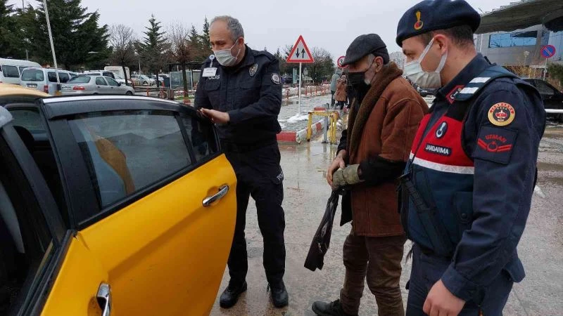 Yol parası olmadığı için acil servisten evine gidemeyen vatandaşın yardımına hastane polisi yetişti
