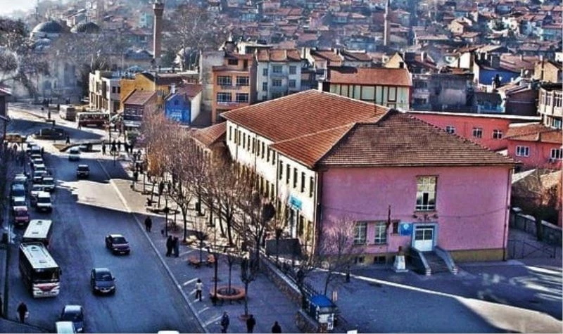 Kütahya’da 1937 yılında yapılan 30 Ağustos Ortaokulu binası yıkılıyor
