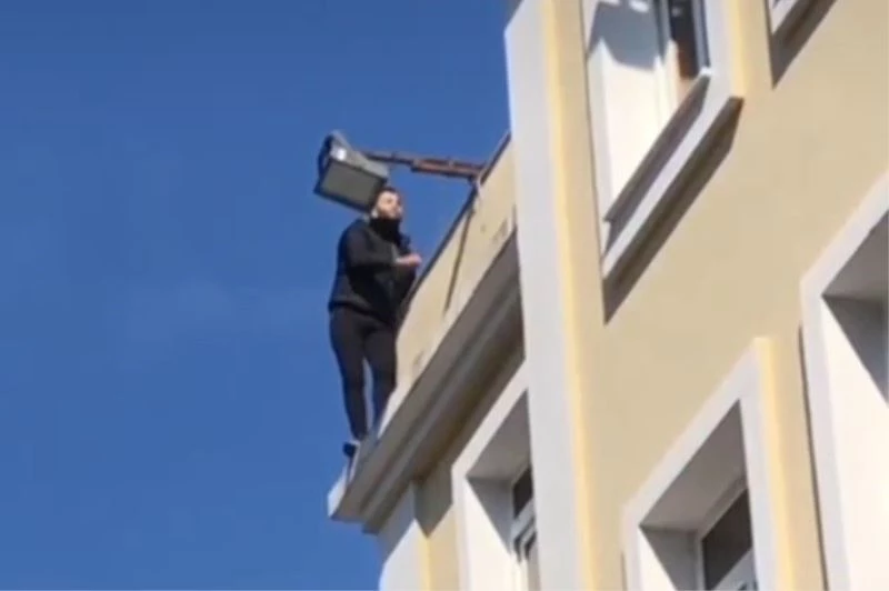 Mağdur mahalle sakini Bornova Belediyesi binasında intihara kalkıştı
