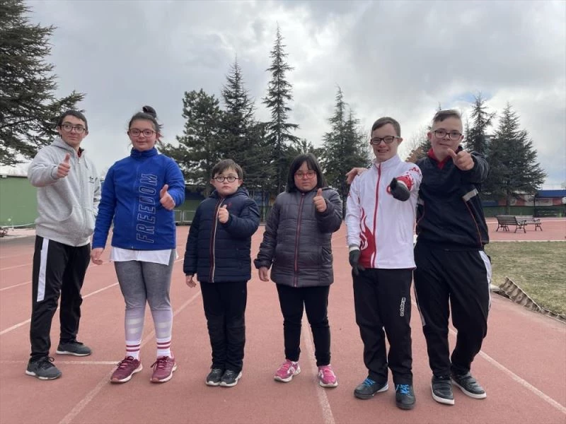 Down sendromlu milli atletler başarılı performanslarıyla gururlandırıyor