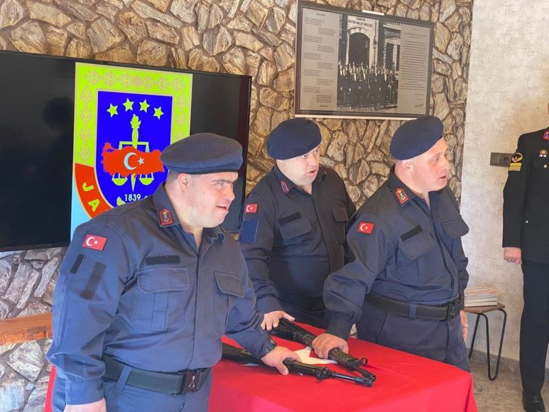 Finike’de özel bireyler için jandarmada yemin töreni düzenlendi
