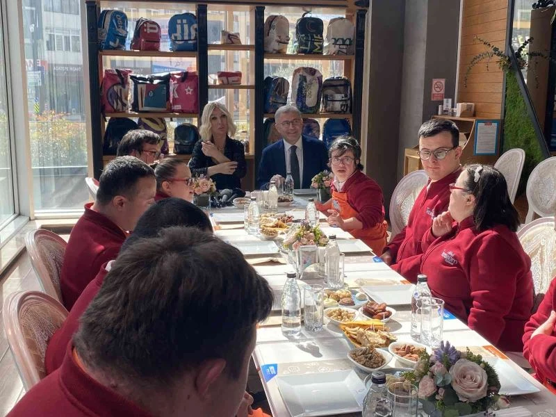 Üsküdar’da Down Sendromu Farkındalık Günü’nde özel çocuklar Seda Sayan ile buluştu
