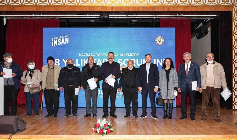 Başkan Kocaispir 28 yıllık sorunu çözdü, tapular törenle dağıtıldı
