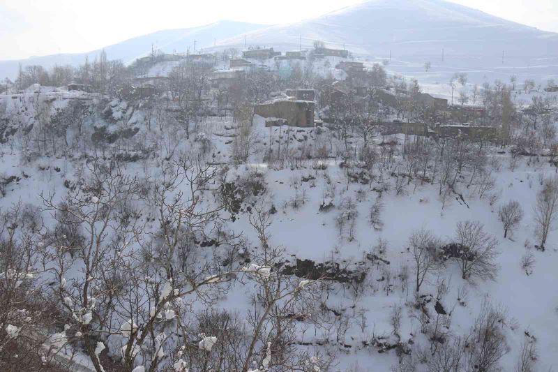 Bitlis’te çığ tehlikesi: 40 ev boşaltıldı
