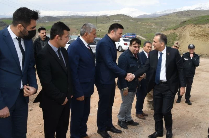 Vali Mahmut Çuhadar, Gerger ilçesinde incelemelerde bulundu

