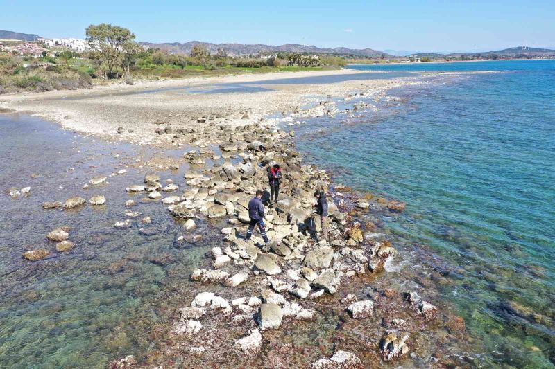 Datça’da deniz çekilince liman kalıntıları ortaya çıktı
