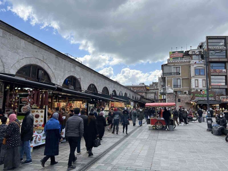 Ramazan’ın gözdesi hurmalar, tezgahlardaki yerini aldı
