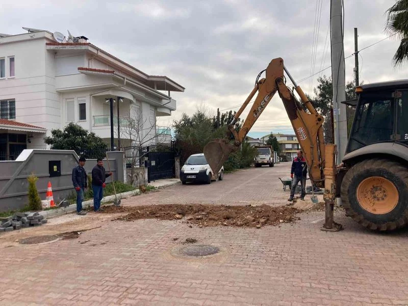 Döşemealtı Belediyesi ilçeyi kendi ürettiği taşlarla süslüyor
