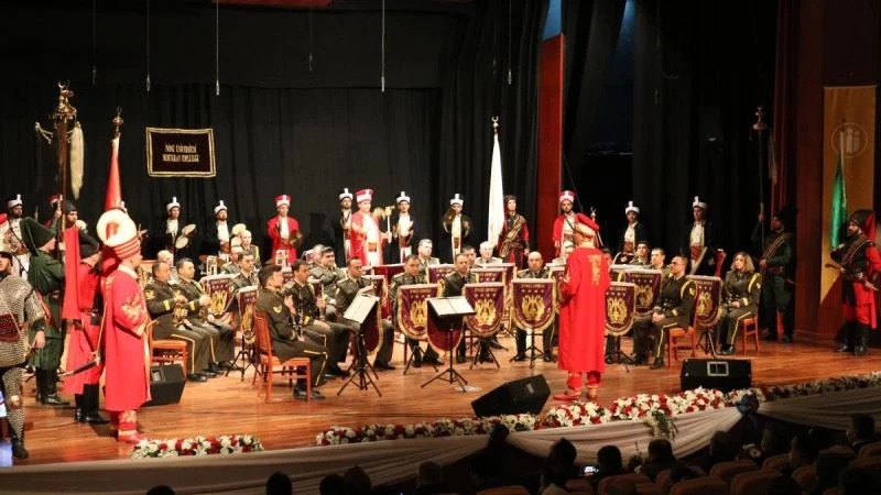 Mehteran ve askeri orkestra aynı sahnede
