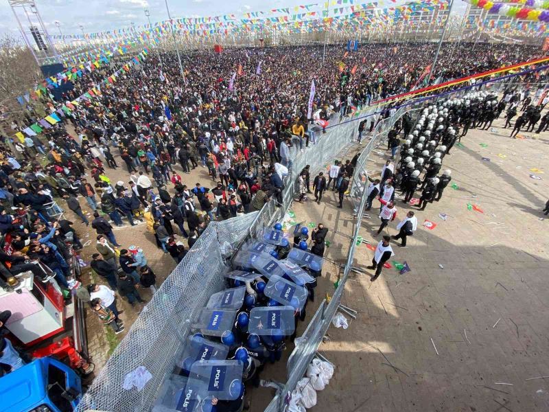 Diyarbakır’daki Nevruz etkinliklerinde gözaltı sayısı 333’e yükseldi
