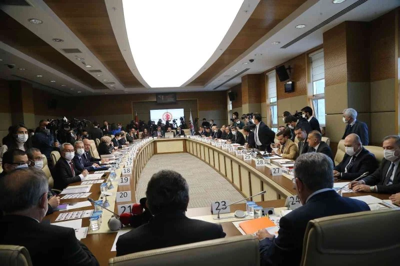 Anayasa Komisyonu, Milletvekili Seçim Kanunu teklifini görüşmek üzere toplandı
