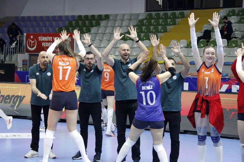 Kadınlar 1. Voleybol Ligi: Çukurova Belediyesi: 3 - Antalya Muratpaşa Belediyespor: 2
