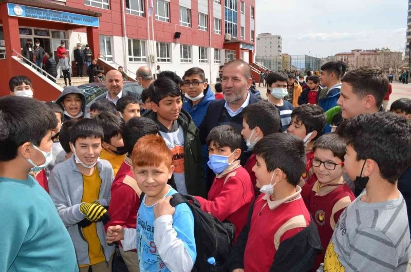 Kervancıoğlu, tecrübesini öğrencilere aktardı
