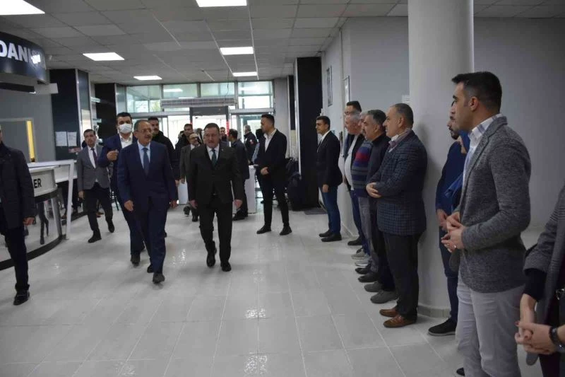 AK Parti, MYK’da alınan karar sonrası belediye ziyaretlerine başladı
