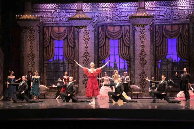 Kamelyalı Kadın Balesi Antalya DOB sahnesinde
