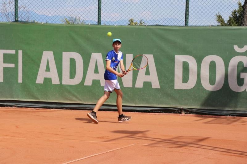 Ukraynalı savaş mağduru genç tenisçi kariyerini Adana