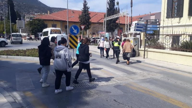 Milas’ta öncelik yayanın uygulaması yapıldı
