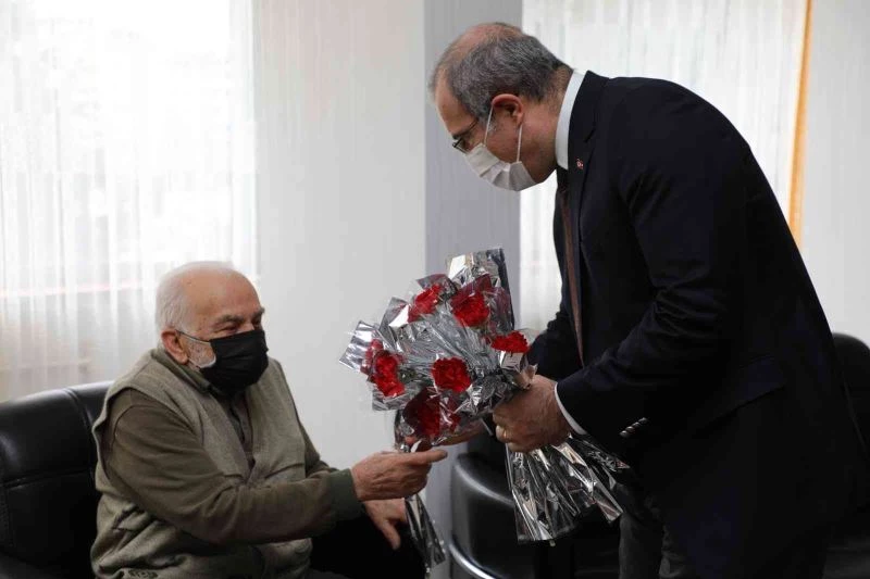 Elazığ Valisi Toraman yaşlılarla bir araya geldi
