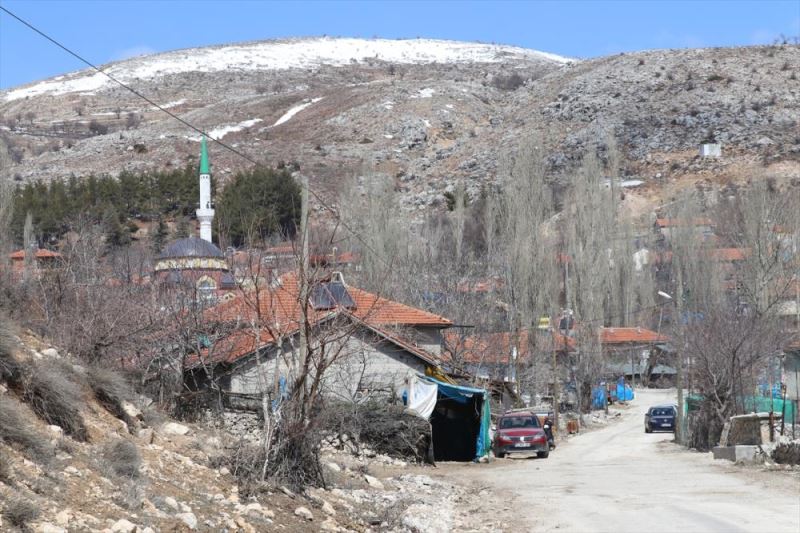 Köyün ihtiyacını karşılayan kaynak suyu 6 yıl sonra yeniden akmaya başladı