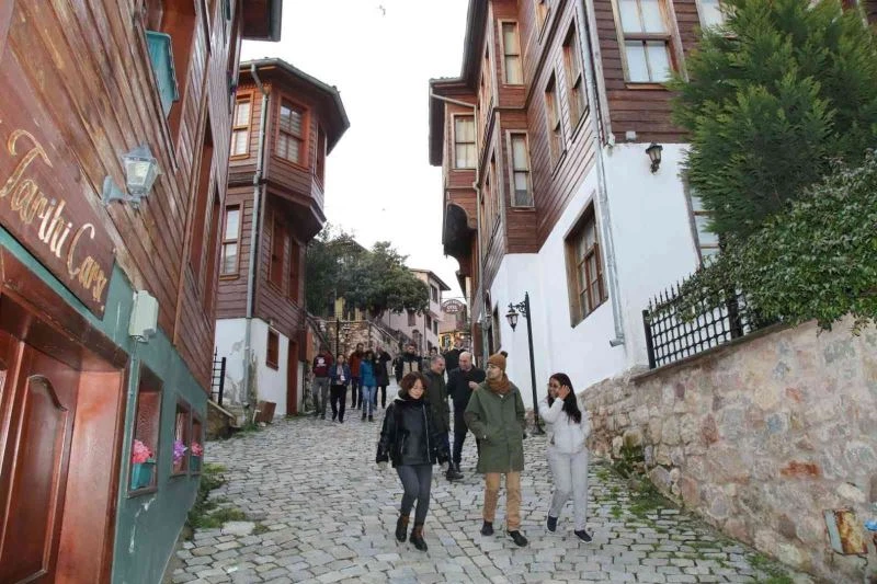 Kartepe Zirvesi için Kocaeli’ye gelen mimarlar, tarihi noktaları inceledi
