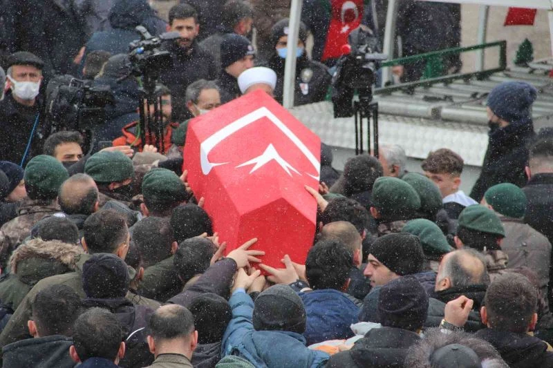 Şehidin cenazesinde acı detay: Şehit olduğu gün evlilik yıl dönümüymüş
