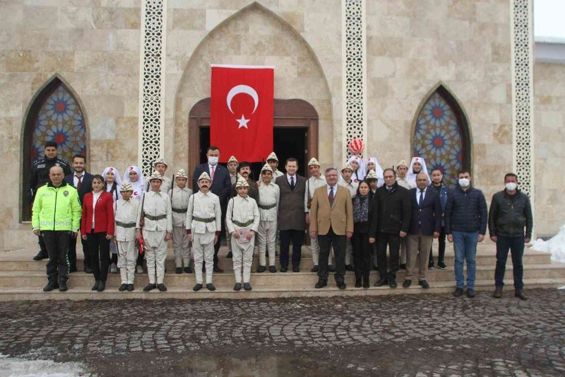 Malazgirtli öğrencilerden ‘18 Mart’ gösterisi
