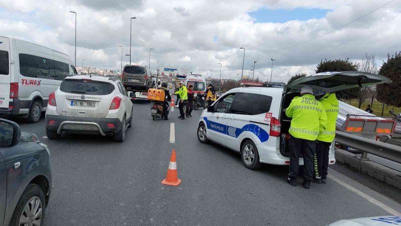 Küçükçekmece E-5’te feci kaza: Hafriyat kamyonunun altında metrelerce sürüklendi
