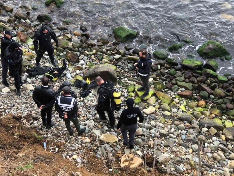 Rize’de kayıp Dursun Zehir’in cansız bedeni dalgıçlar tarafından denizde aranmaya başladı
