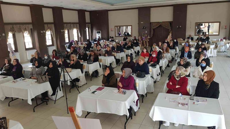 Dünyanın en pahalı baharatı ‘Safran’ bitkisi konusunda 65 kadına eğitim verildi
