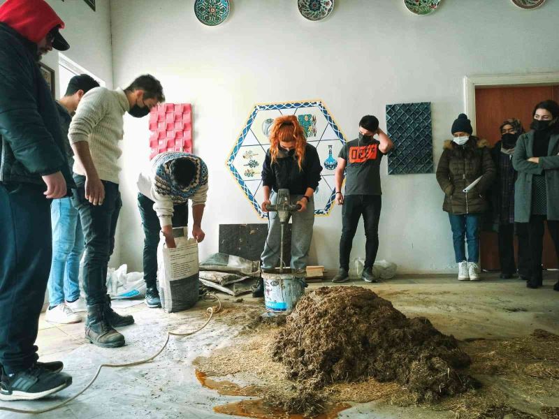 Karacasu’da geleneksel kerpiç ve sıkıştırılmış toprak tekniği konuşuldu
