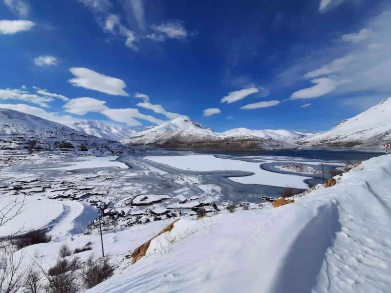 Yüzen adalar kar ile ayrı güzel
