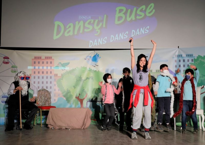 Körfezli çocuklar Dansçı Buse’yle eğlendi
