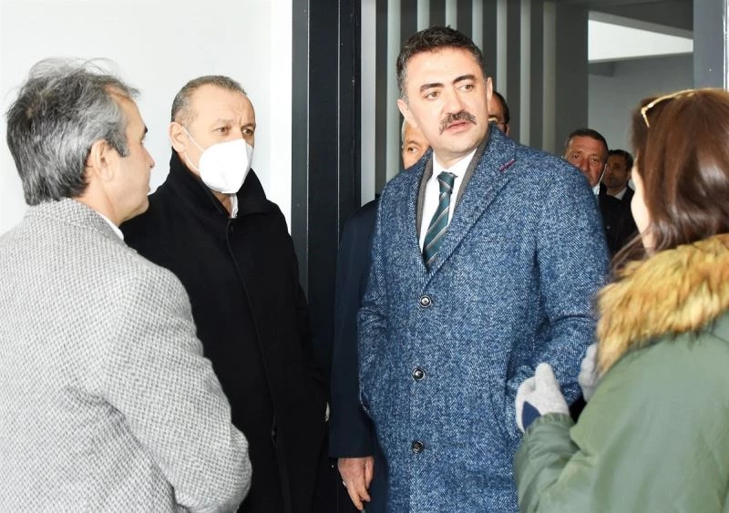 Vali Tekbıyıkoğlu, TOBB Mesleki ve Teknik Anadolu Lisesi’ni gezdi
