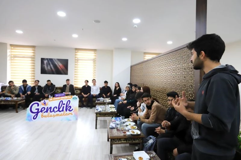 İdeathon yarışmasının kazananları gençlik buluşmasında ödüllendirildi
