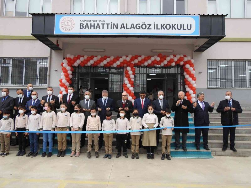 Eski Devlet Bakanı Alagöz’ün adının verildiği okul törenle açıldı
