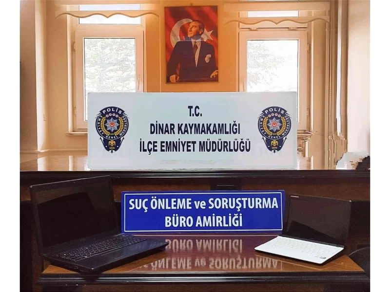 Çaldıkları dizüstü bilgisayarlar ile yakalandılar
