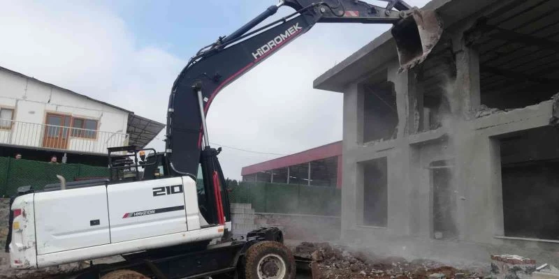 Diyarbakır’da zabıta ekipleri kaçak yapılara geçit vermiyor
