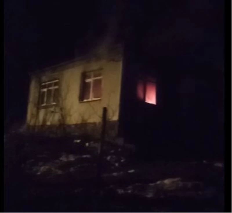 Alevlere telsim olan ev kullanılmaz hale geldi
