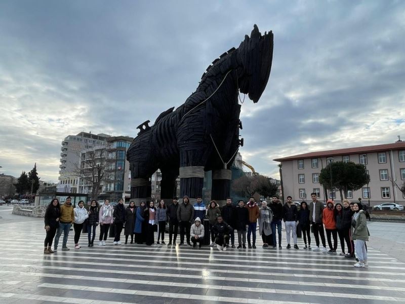 Batman Üniversitesi öğrencileri Sivas Ankara ve Çanakkale’yi gezdi
