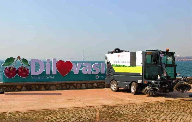 Yerli ve milli yol süpürme aracının 100’üncüsü Kocaeli’ye teslim edildi
