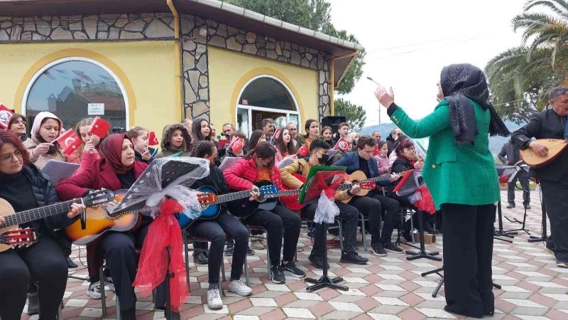 Bu kez türkülerini Koca Seyit ve Çanakkale Şehitleri için söylediler
